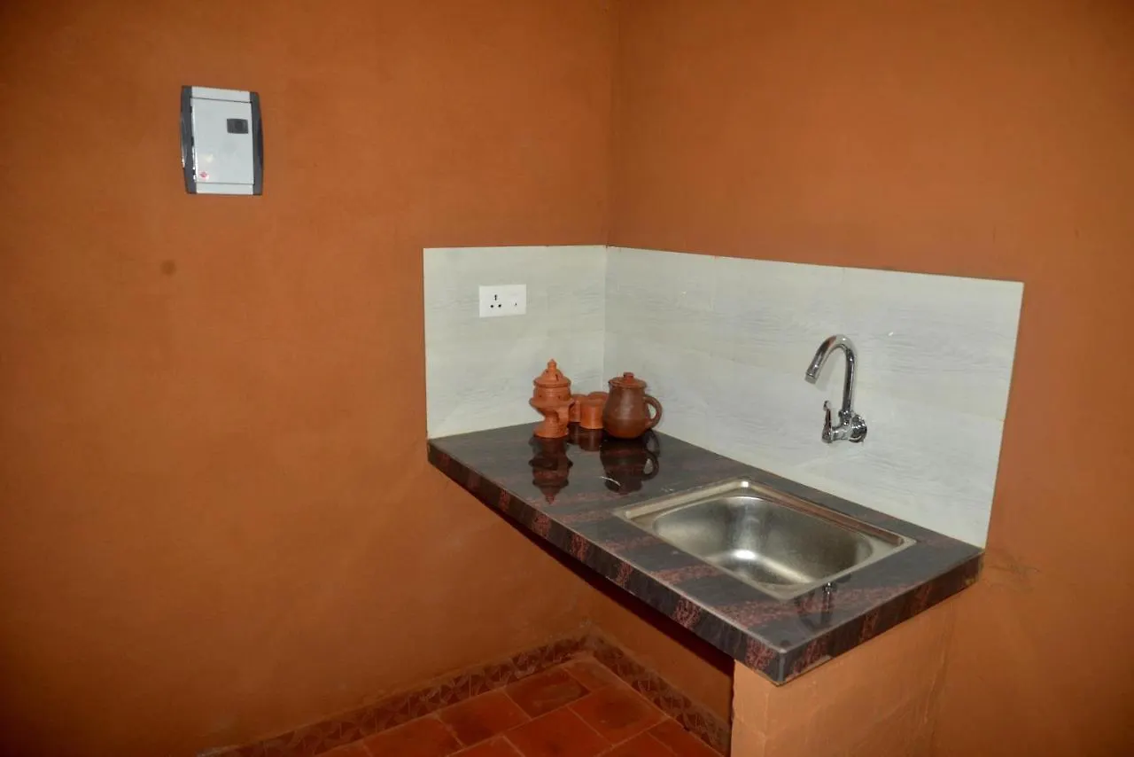 בית חווה Peringom Kudil Mud Cottages, Cheemeni