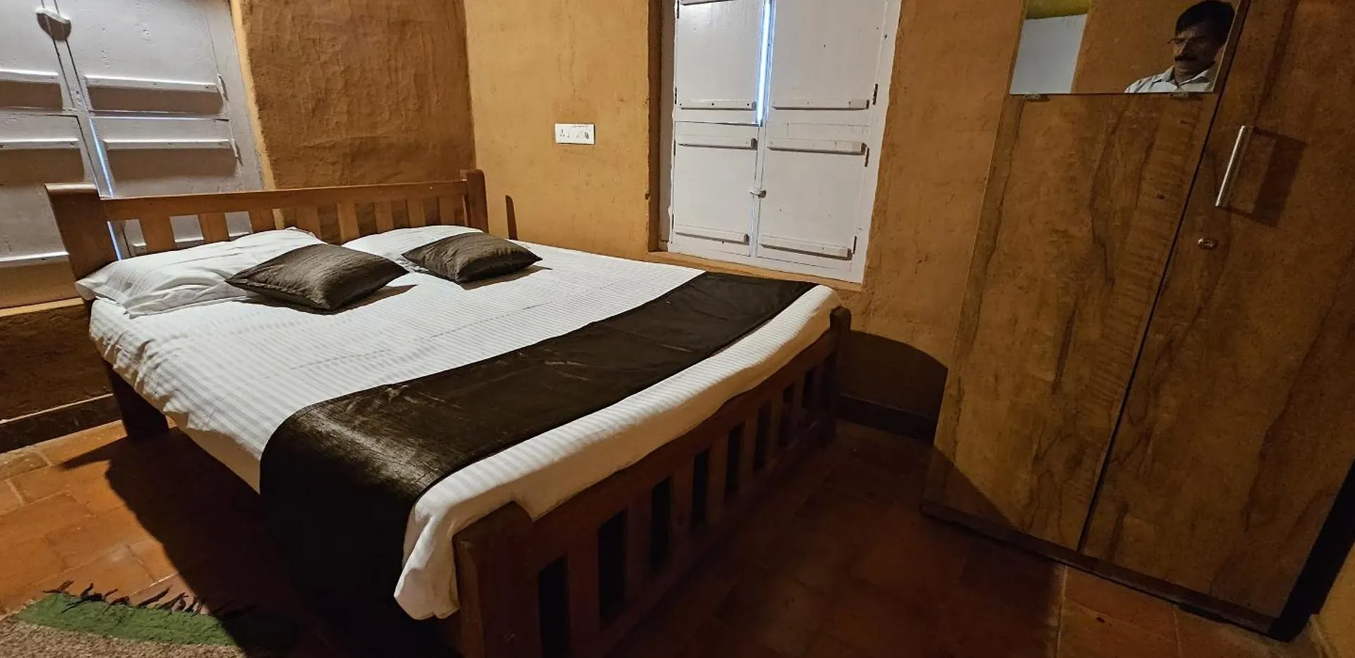 Peringom Kudil Mud Cottages, Cheemeni